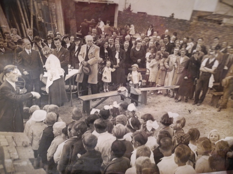 Allianza Checoslovaca, Buenos Aires,<br/> <i>Slavnostní otevření české školy za přítomnosti velvyslance dr. Františka Kadeřábka, 1936</i>